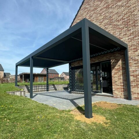 pergola bioclimatique matterne outdoor brustor à lames orientables